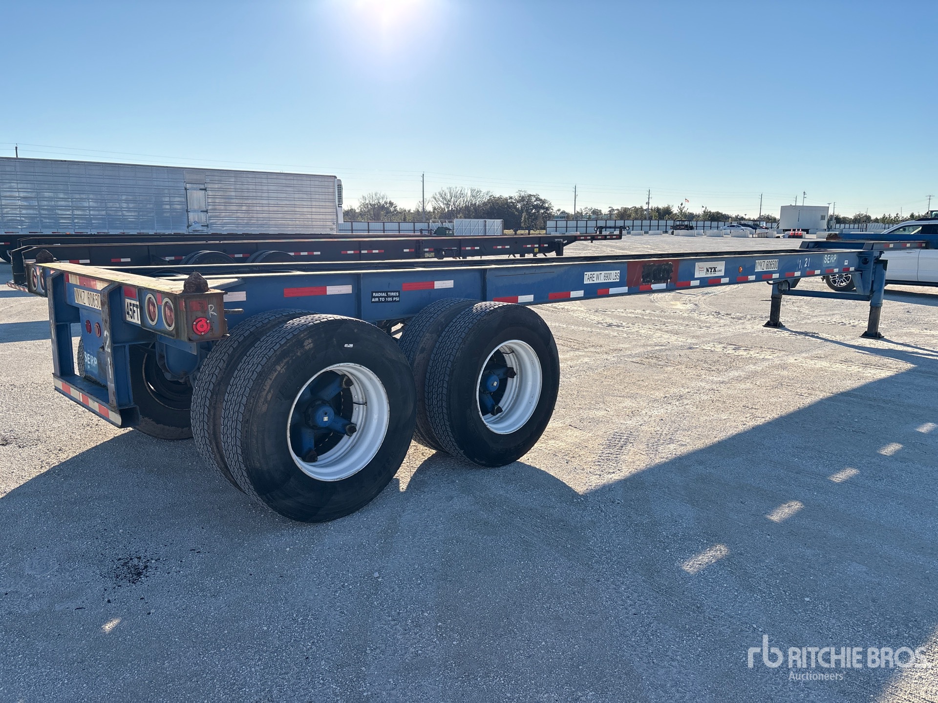 Aspect général with Image, coin arrière droit