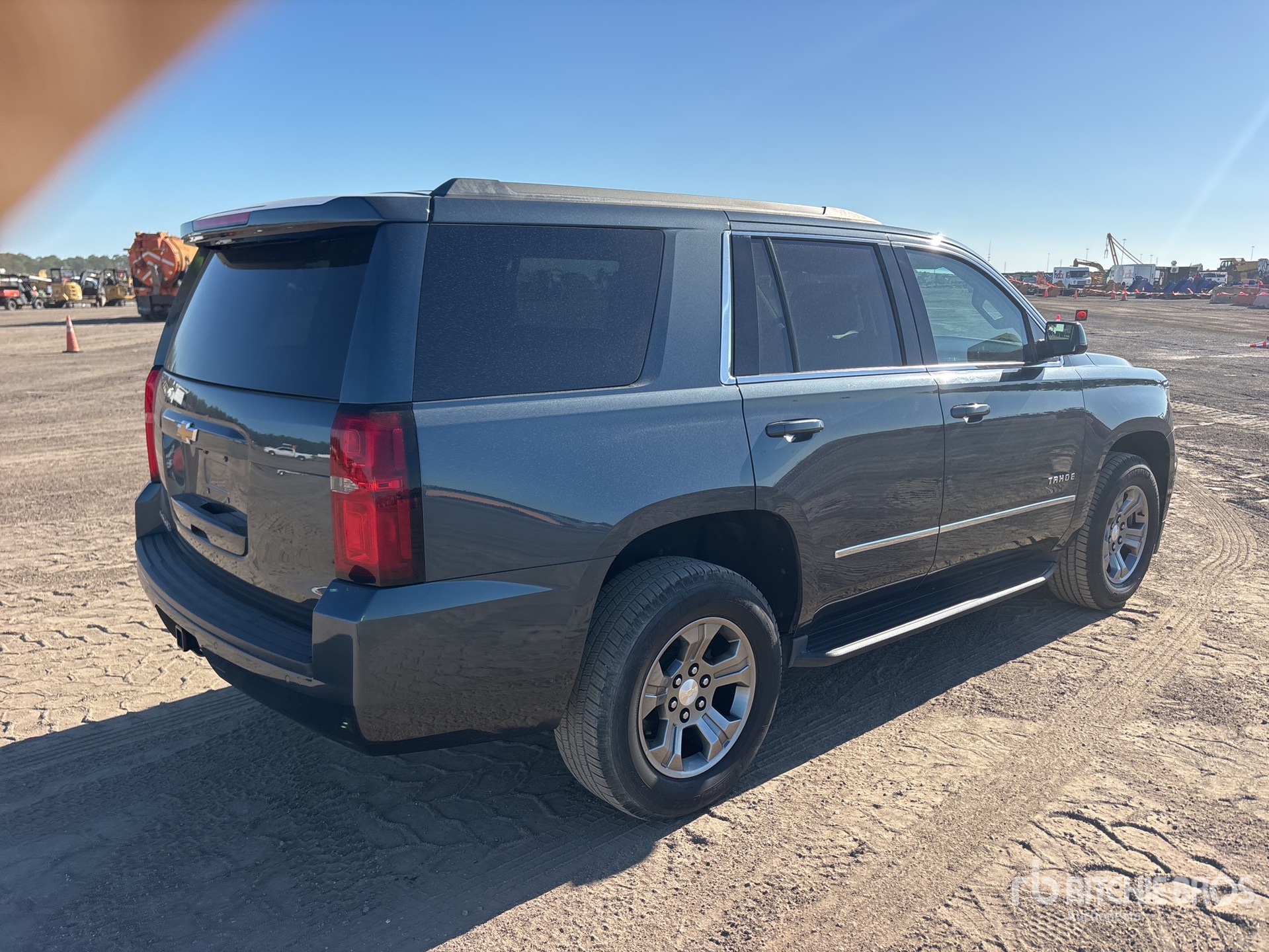 General Appearance with Imagen: esquina trasera derecha