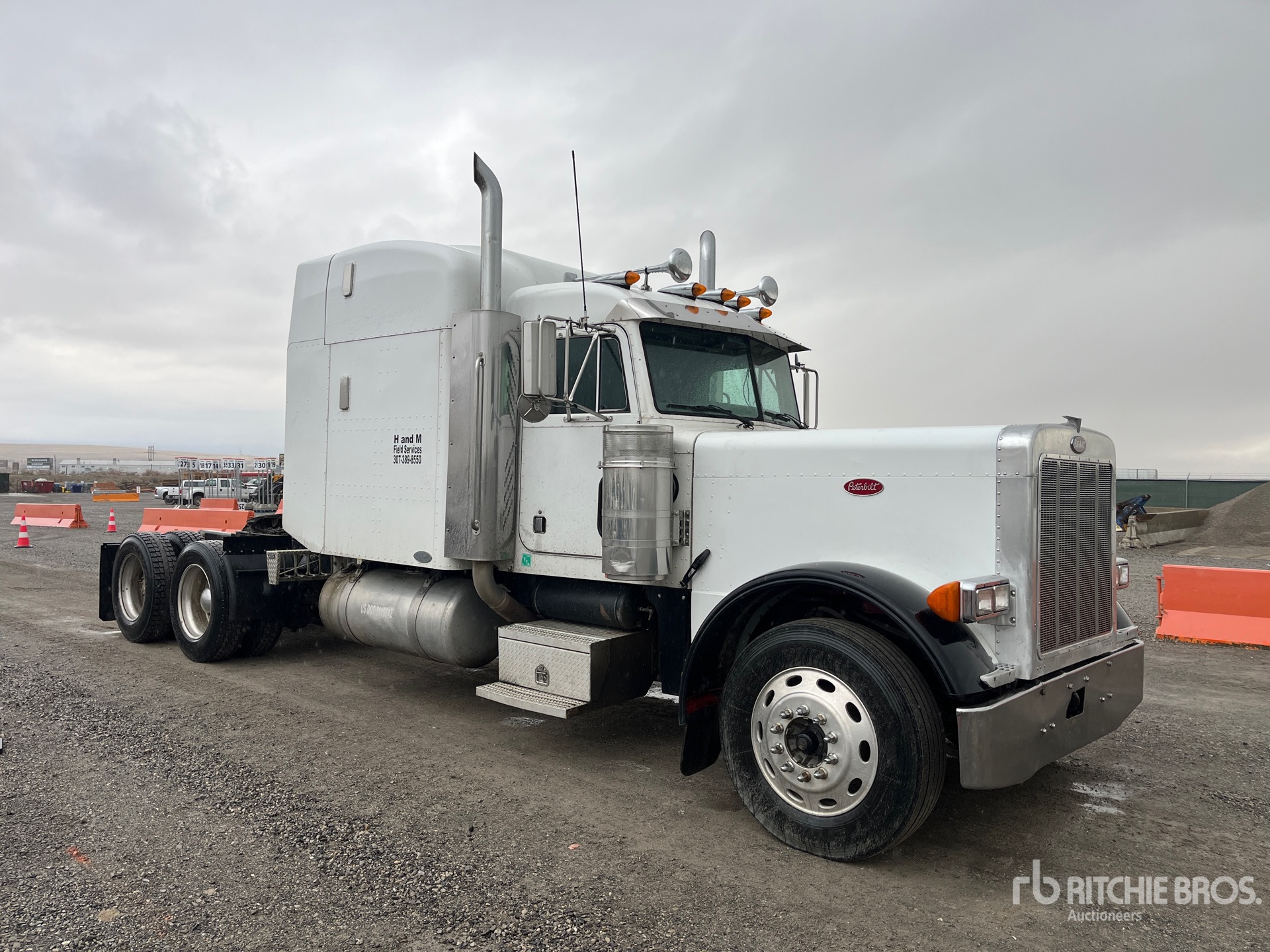 General Appearance with Picture, Right Front Corner