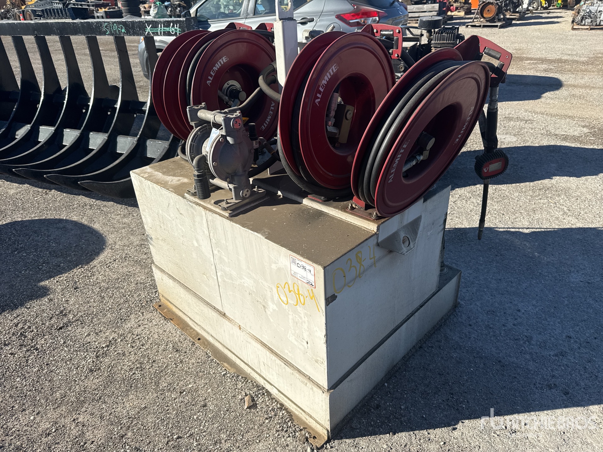 General Appearance with Picture, Right Rear Corner