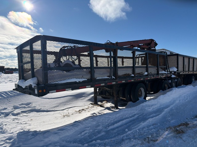 1982 Fontaine 35 ft Tri/A Logging/Stone Pup Flatbed Trailer