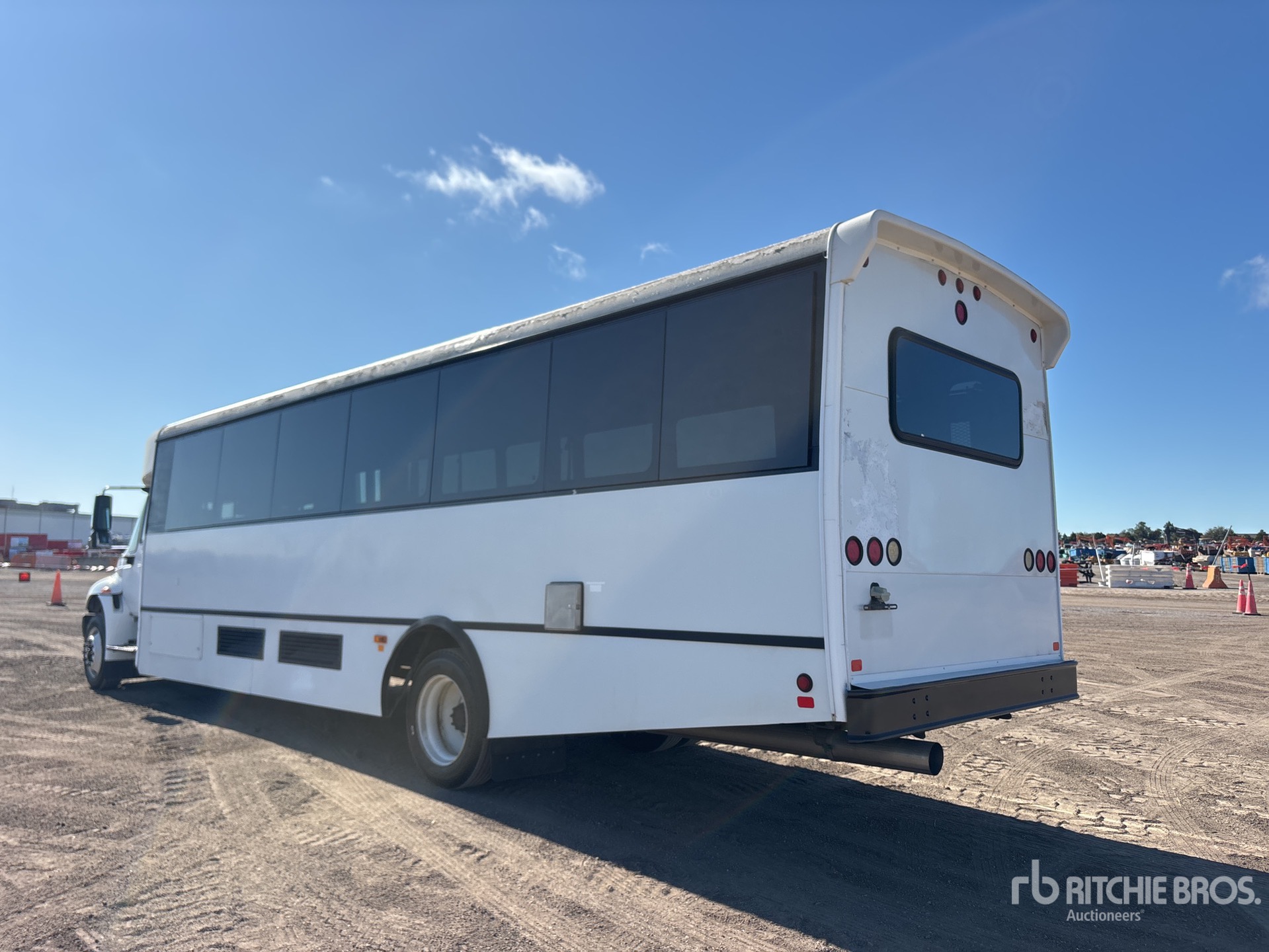 General Appearance with Bild, Ecke hinten links