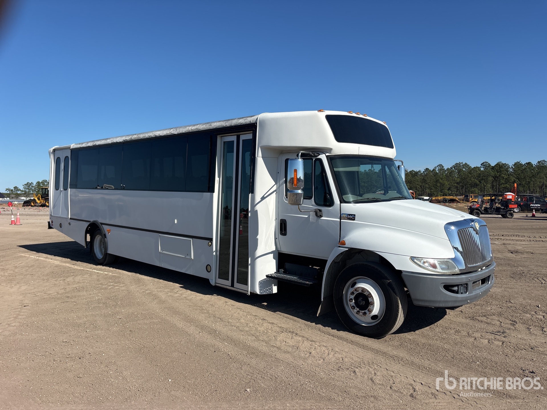 General Appearance with Bild, Ecke vorne rechts