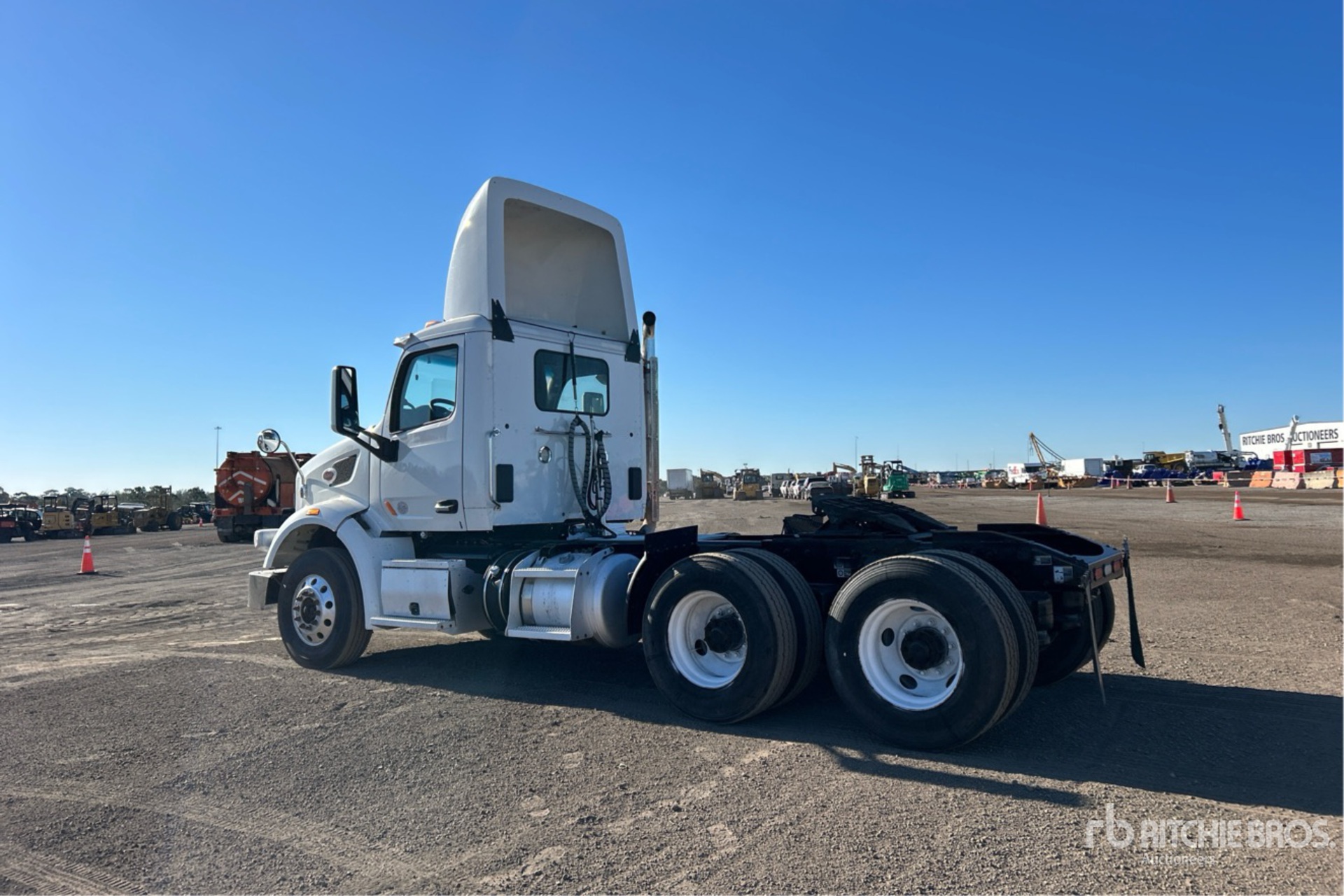 Aspect général with Image, coin arrière gauche