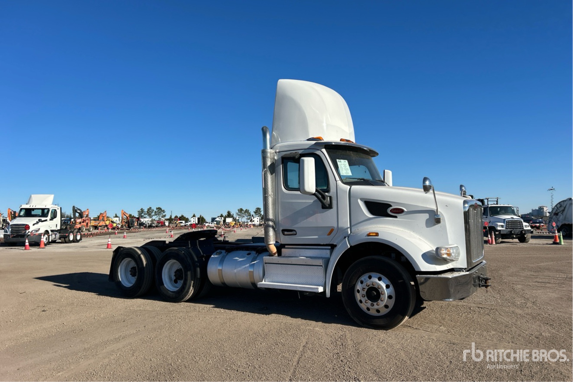 Aspect général with Image, coin avant droit