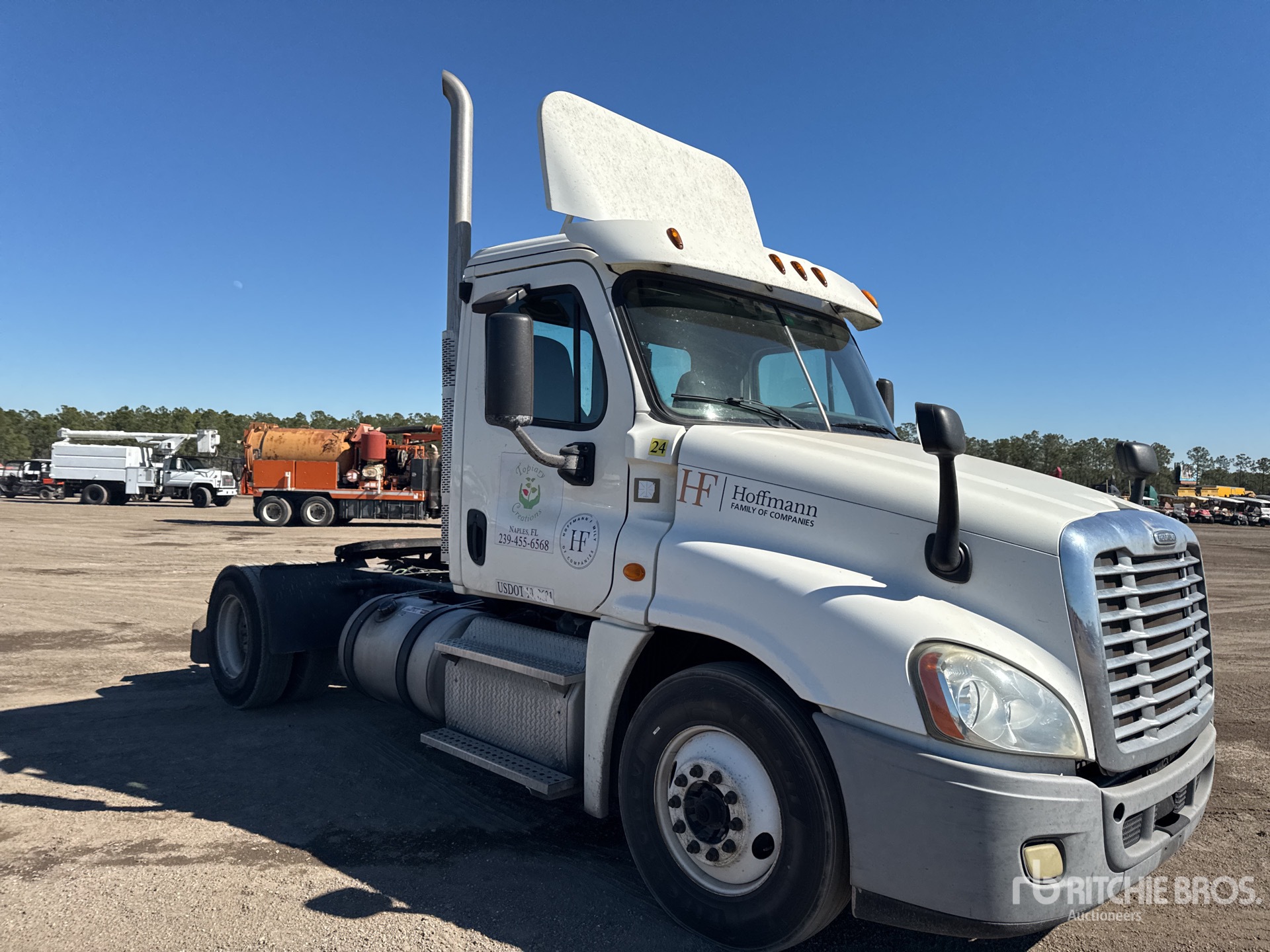 Aspect général with Image, coin avant droit