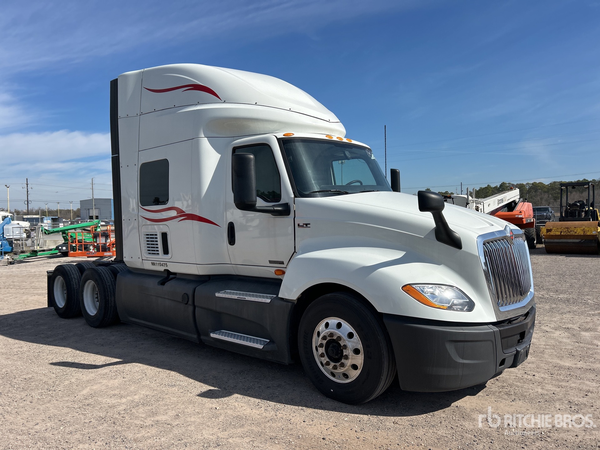 General Appearance with Bild, Ecke vorne rechts