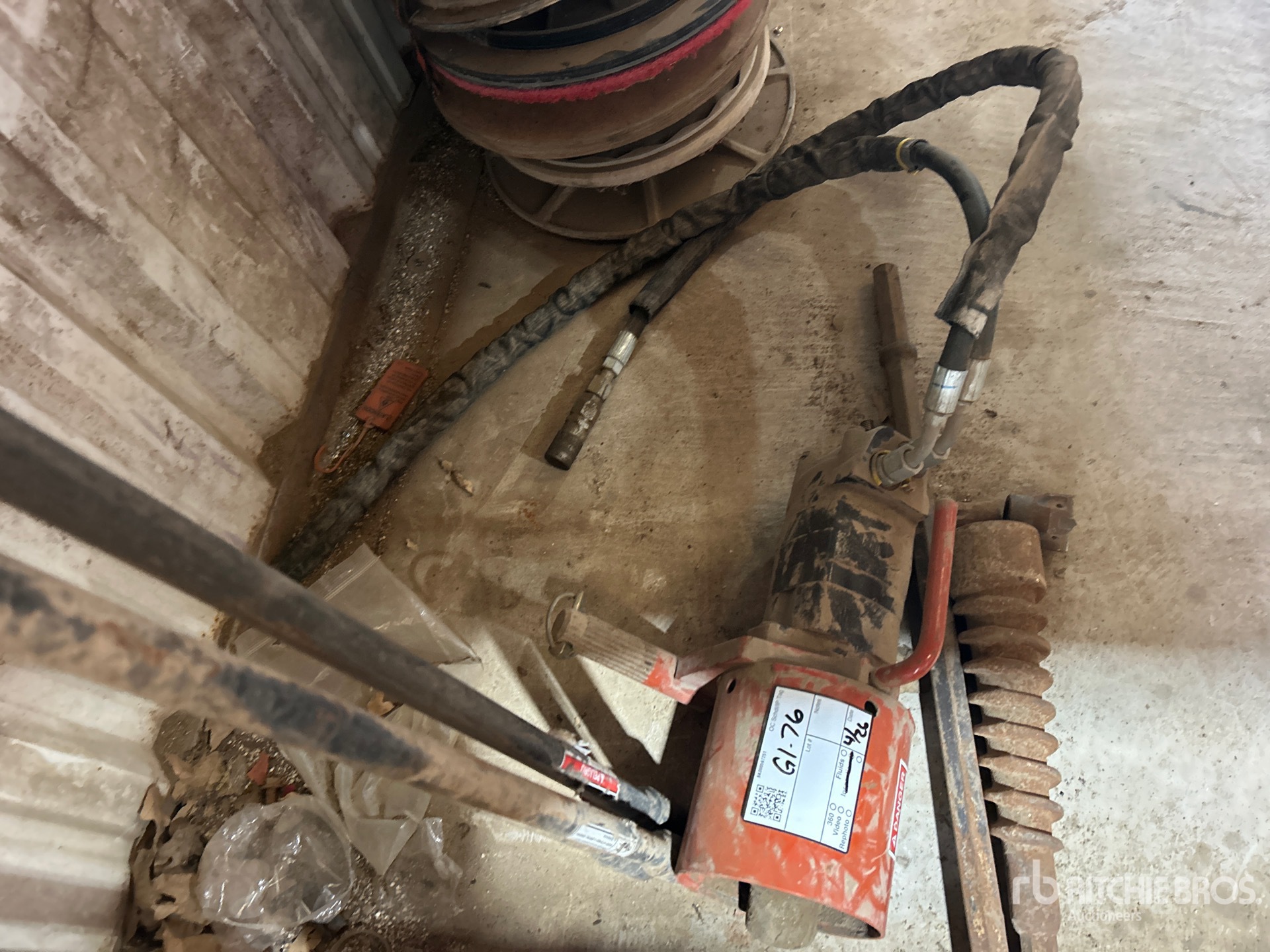 General Appearance with Foto, angolo anteriore sinistro