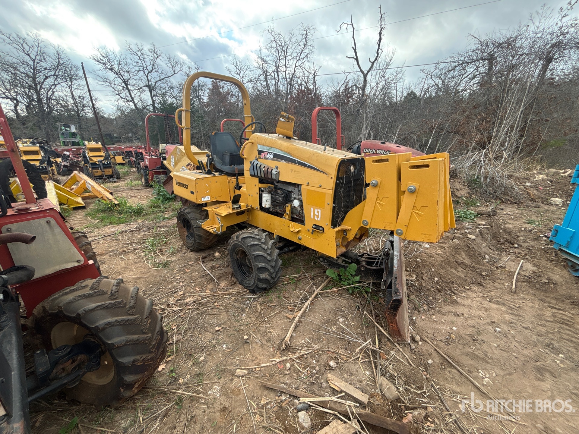 General Appearance with Picture, Right Front Corner