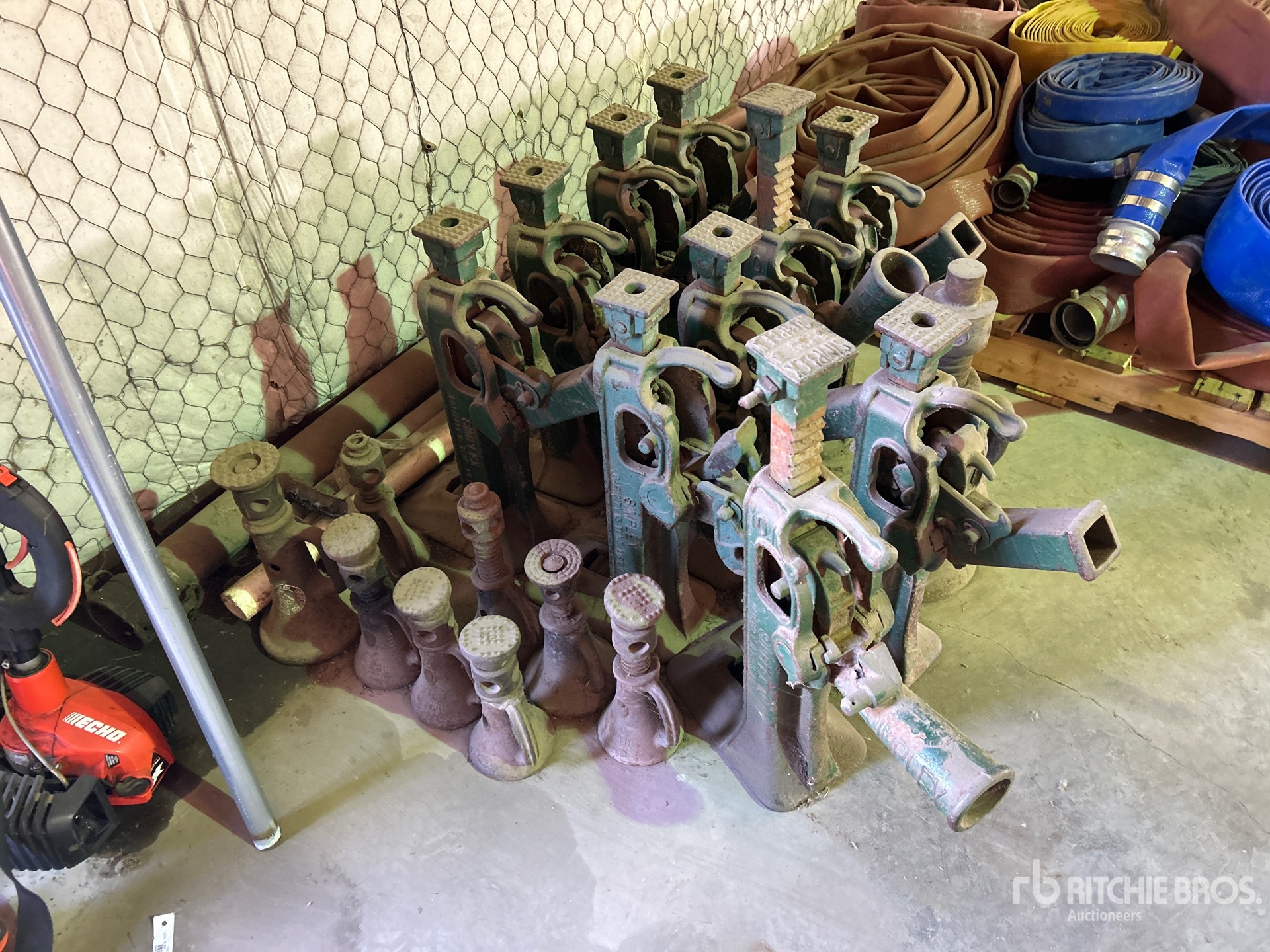 General Appearance with Bild, Ecke vorne rechts