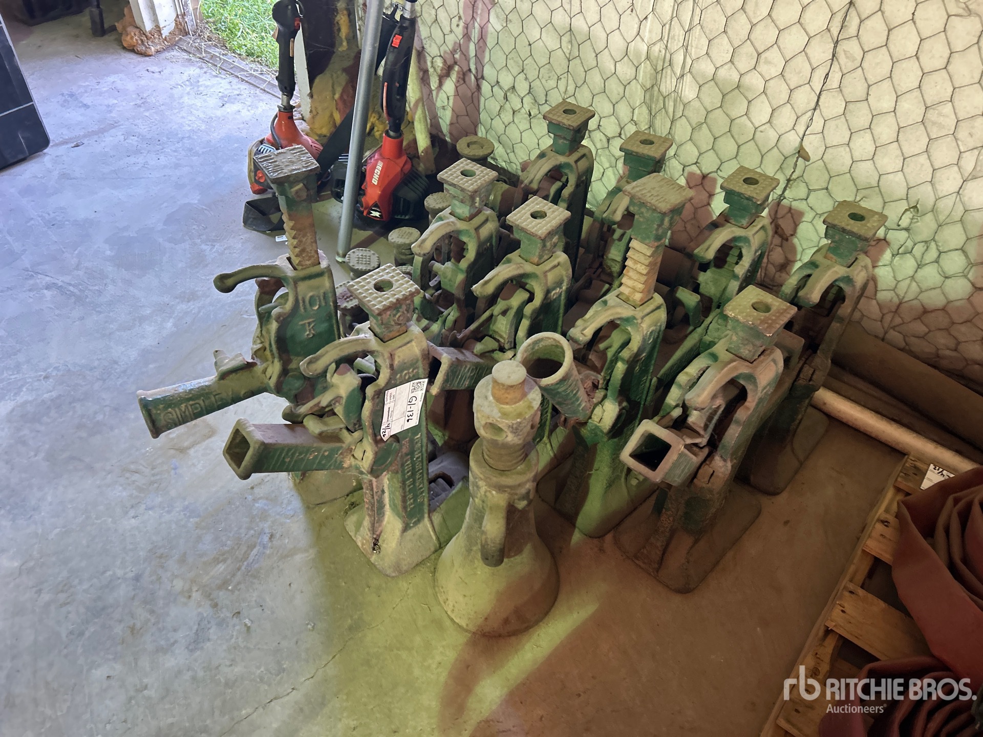 General Appearance with Bild, Ecke vorne links