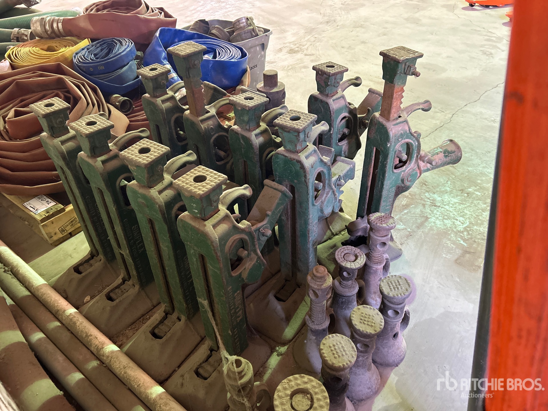 General Appearance with Bild, Ecke hinten rechts