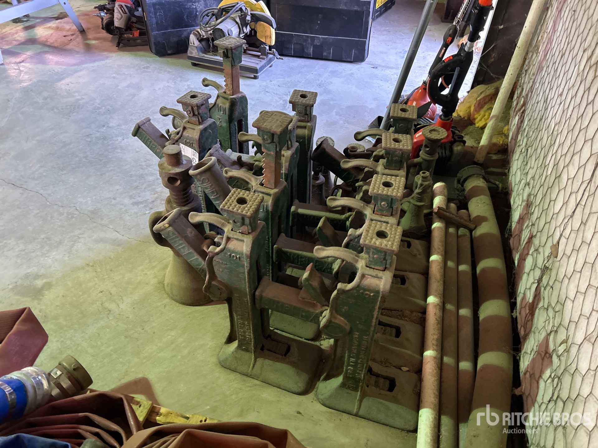 General Appearance with Bild, Ecke hinten links