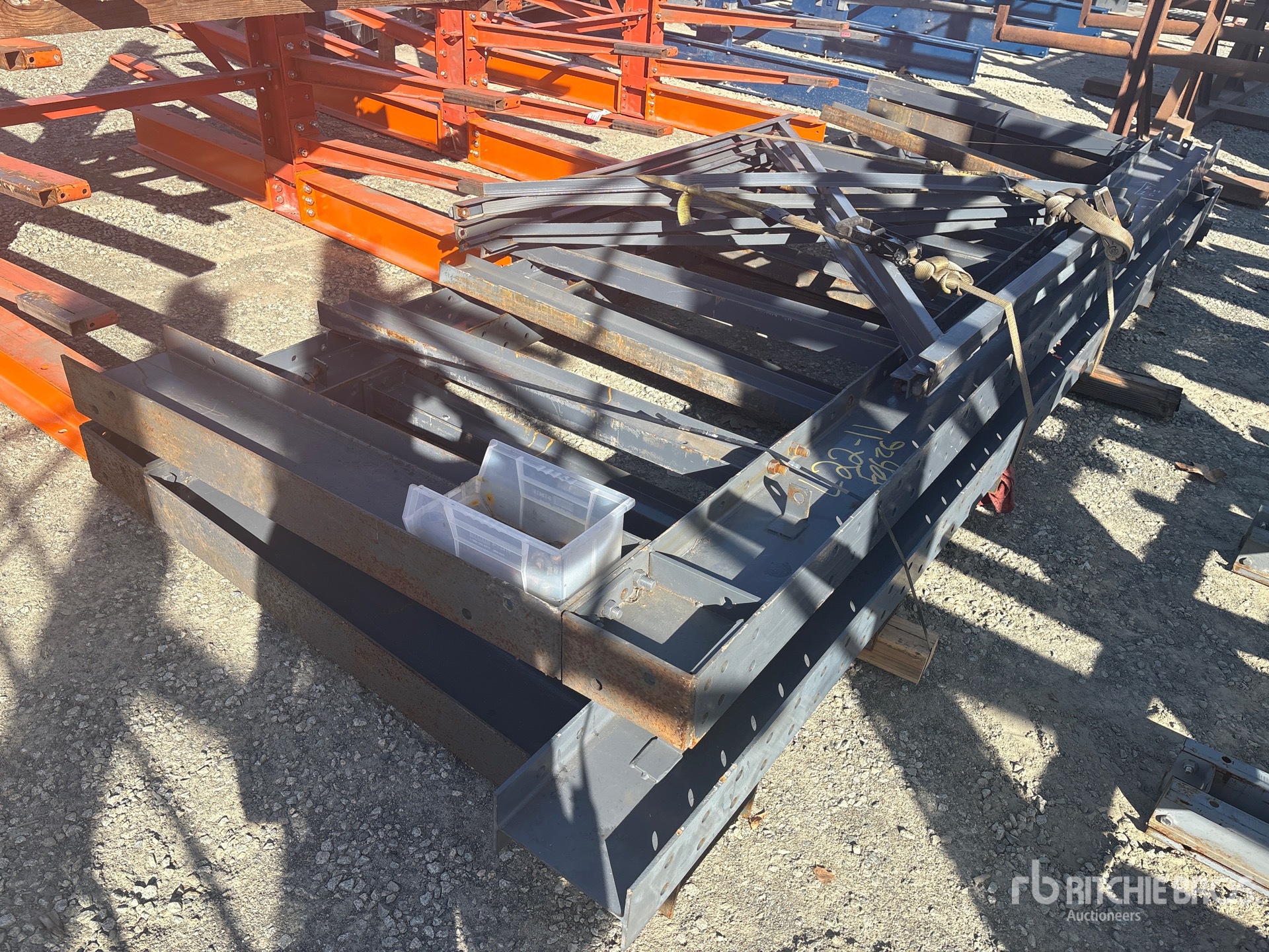 General Appearance with Bild, Ecke vorne links