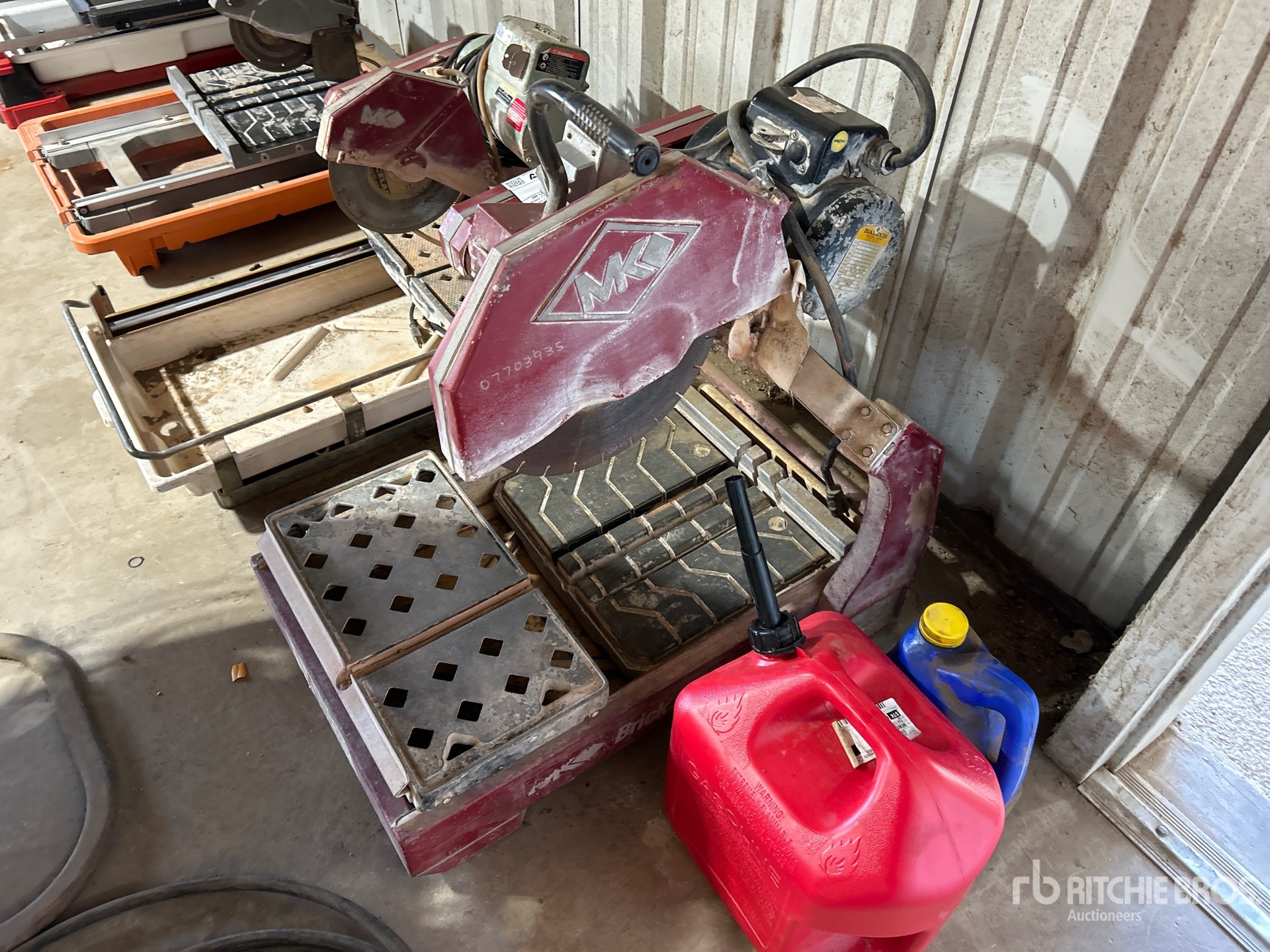 General Appearance with Foto, angolo anteriore sinistro