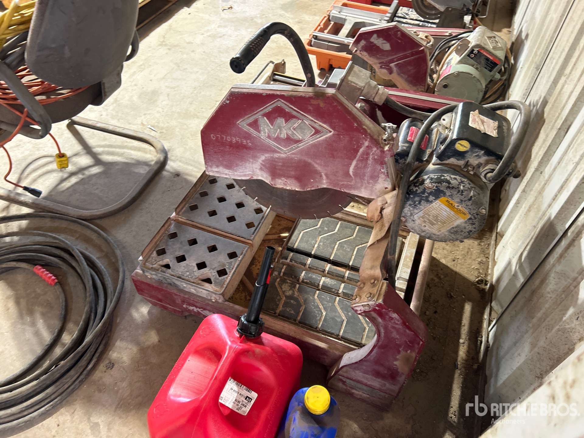 General Appearance with Foto, angolo posteriore sinistro