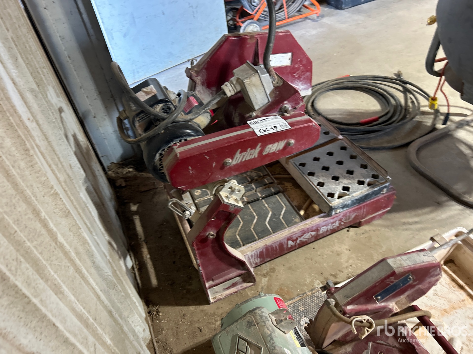 General Appearance with Foto, angolo anteriore sinistro