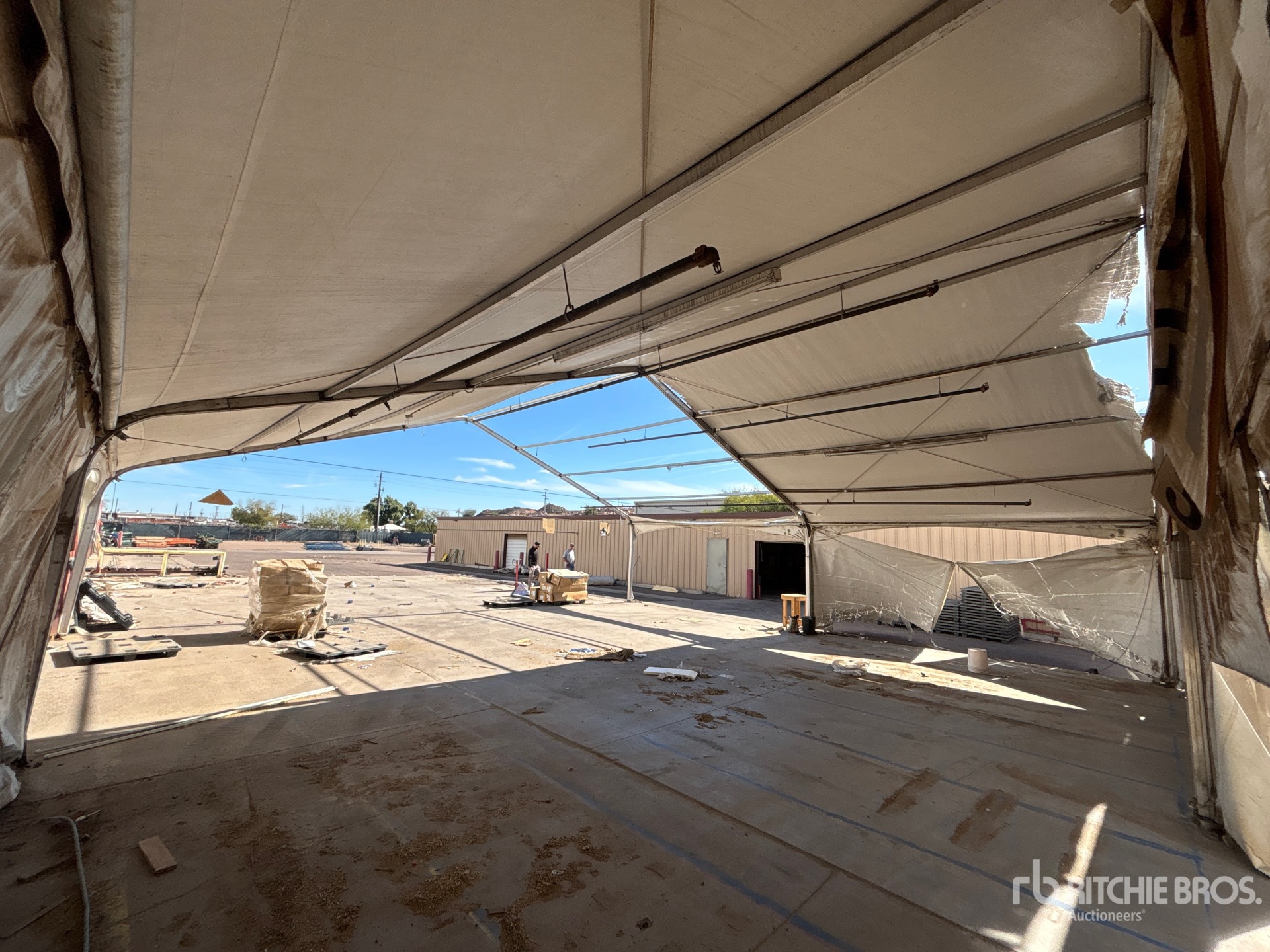 General Appearance with Bild, Ecke hinten links