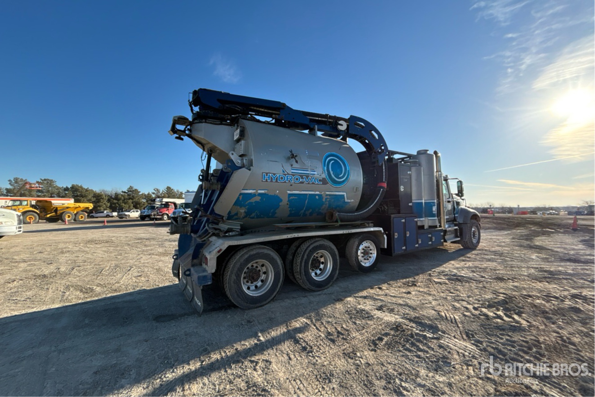 General Appearance with Foto, angolo anteriore sinistro