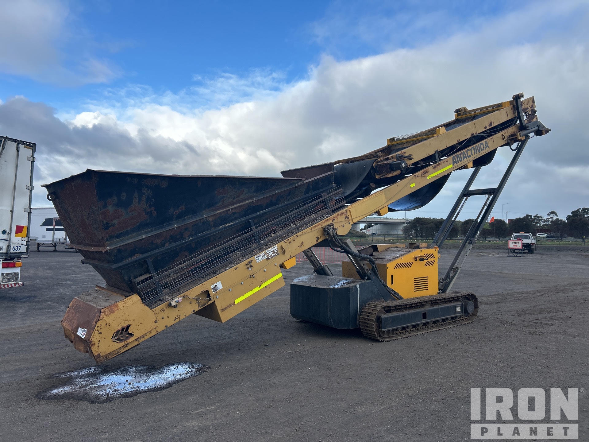 General Appearance with Bild, Ecke vorne links