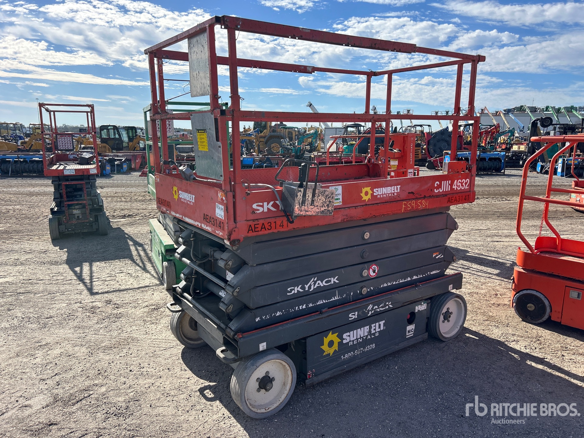 General Appearance with Picture, Left Front Corner