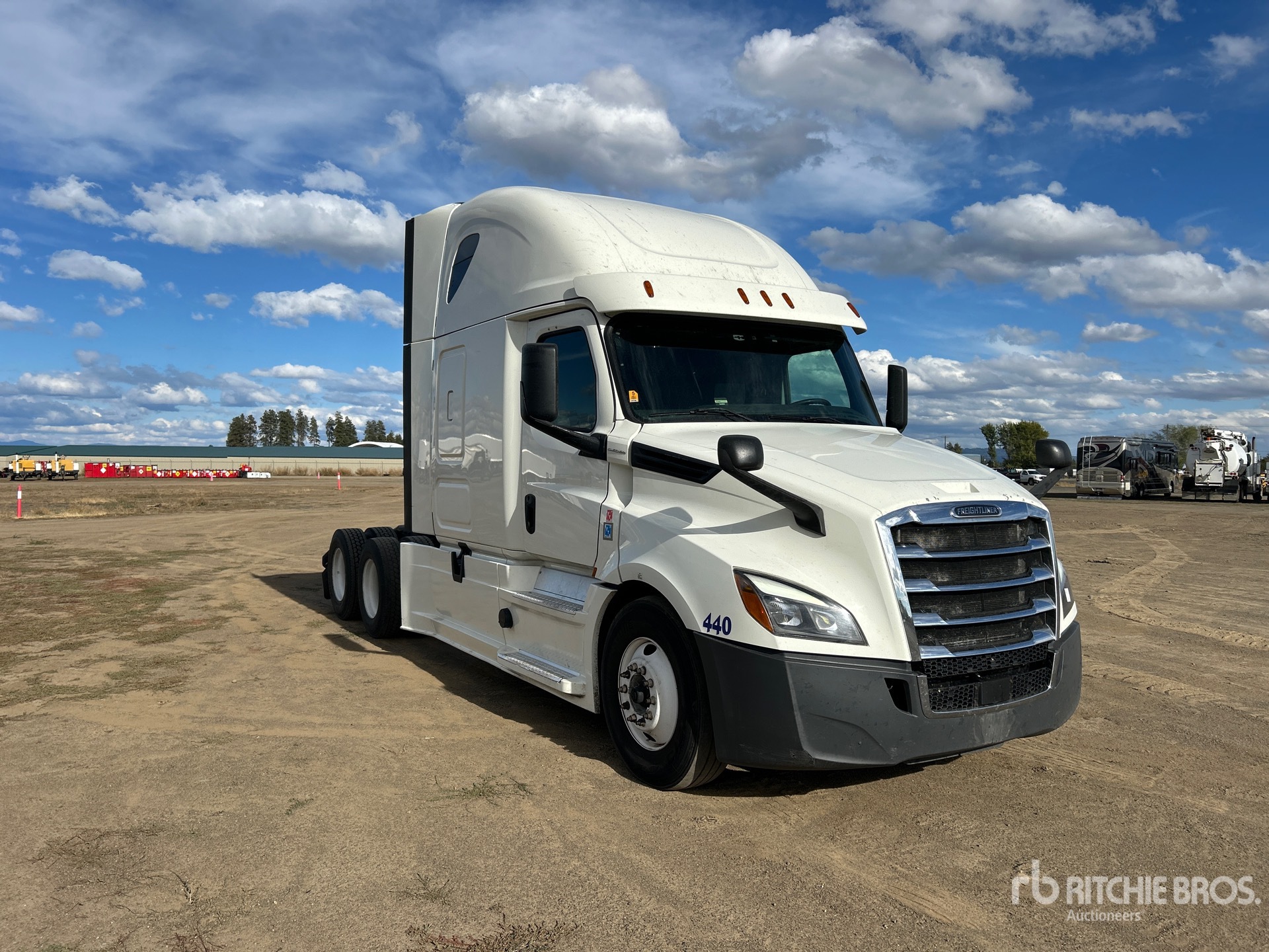 General Appearance with Picture, Right Front Corner