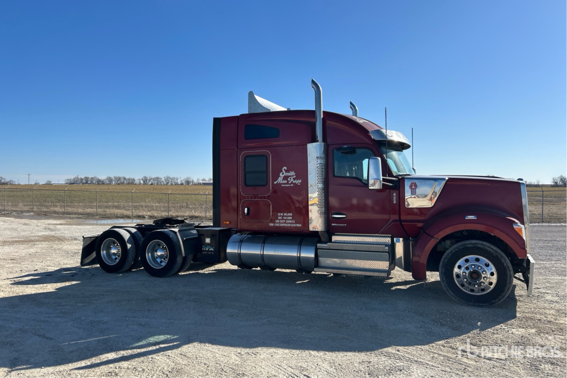 General Appearance with Picture, Right Front Corner