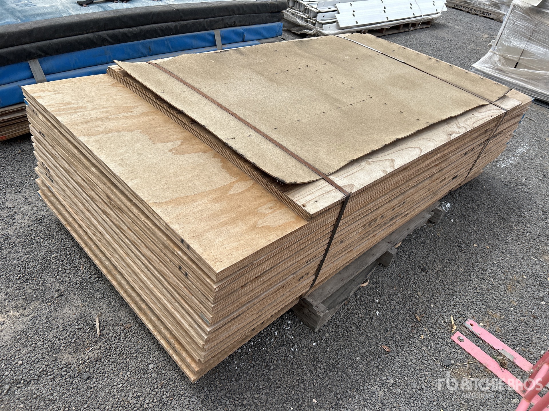 Aspect général with Image, coin arrière gauche