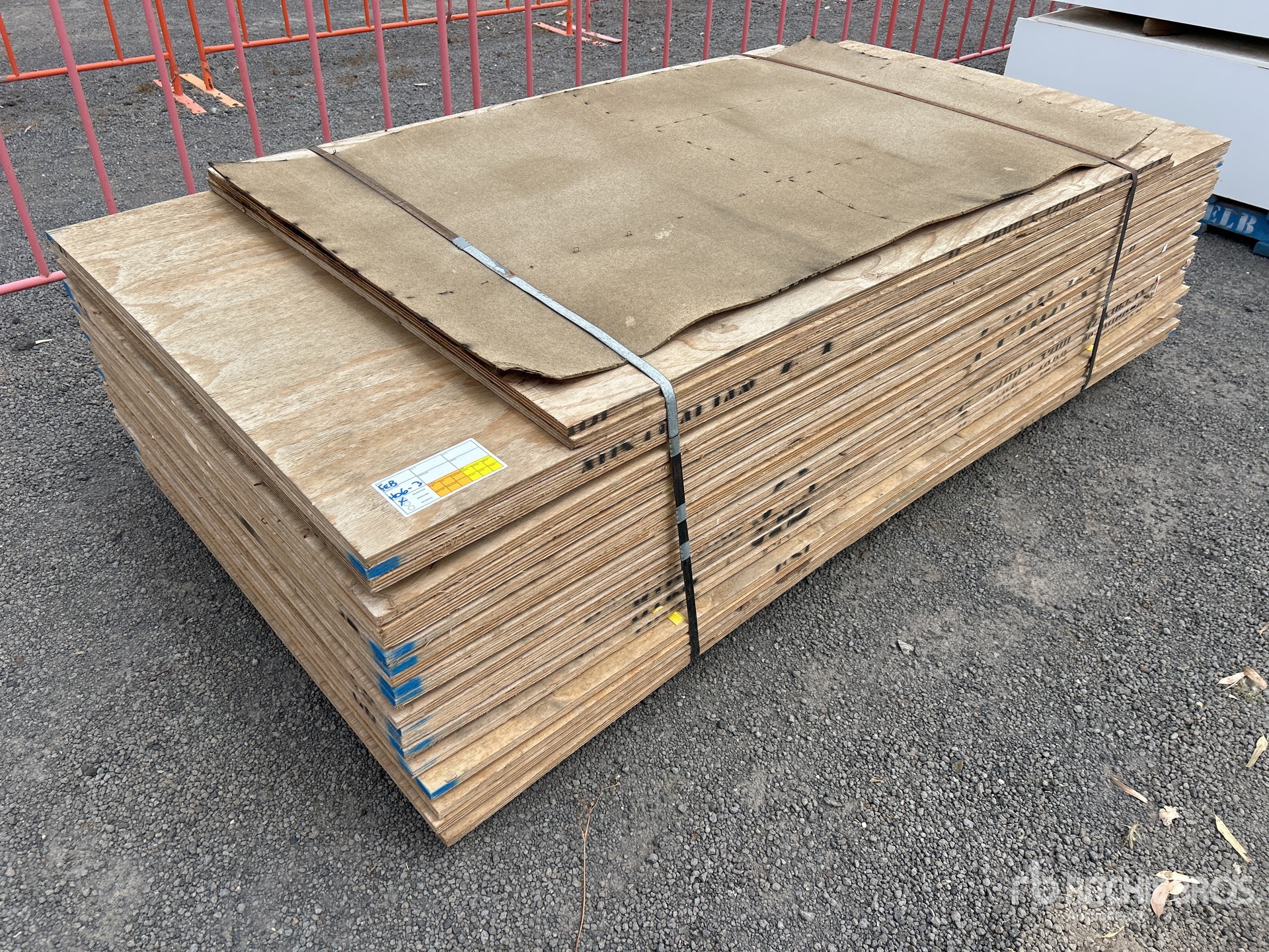 Aspect général with Image, coin avant droit