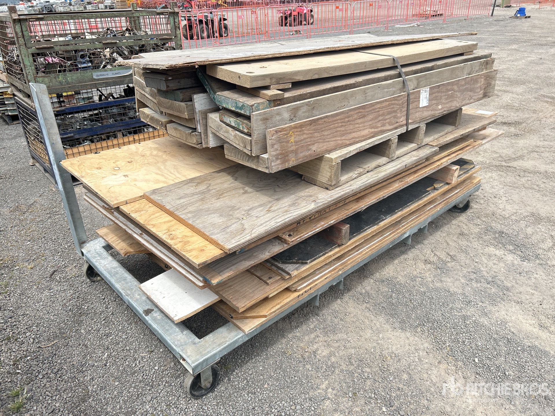 General Appearance with Bild, Ecke vorne rechts