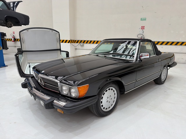 1989 Mercedes-Benz 560SL Automobile 1989 Mercedes-Benz 560SL Automobile