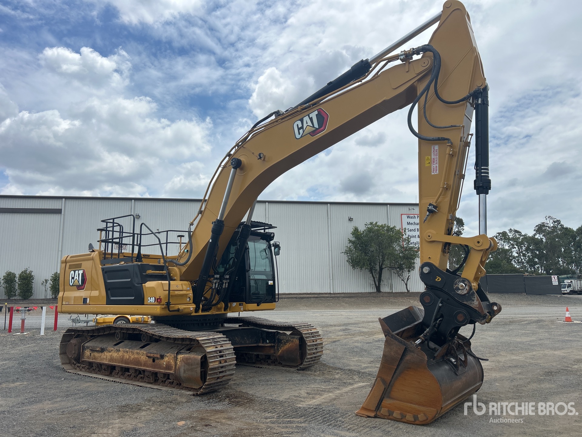 General Appearance with Picture, Right Front Corner