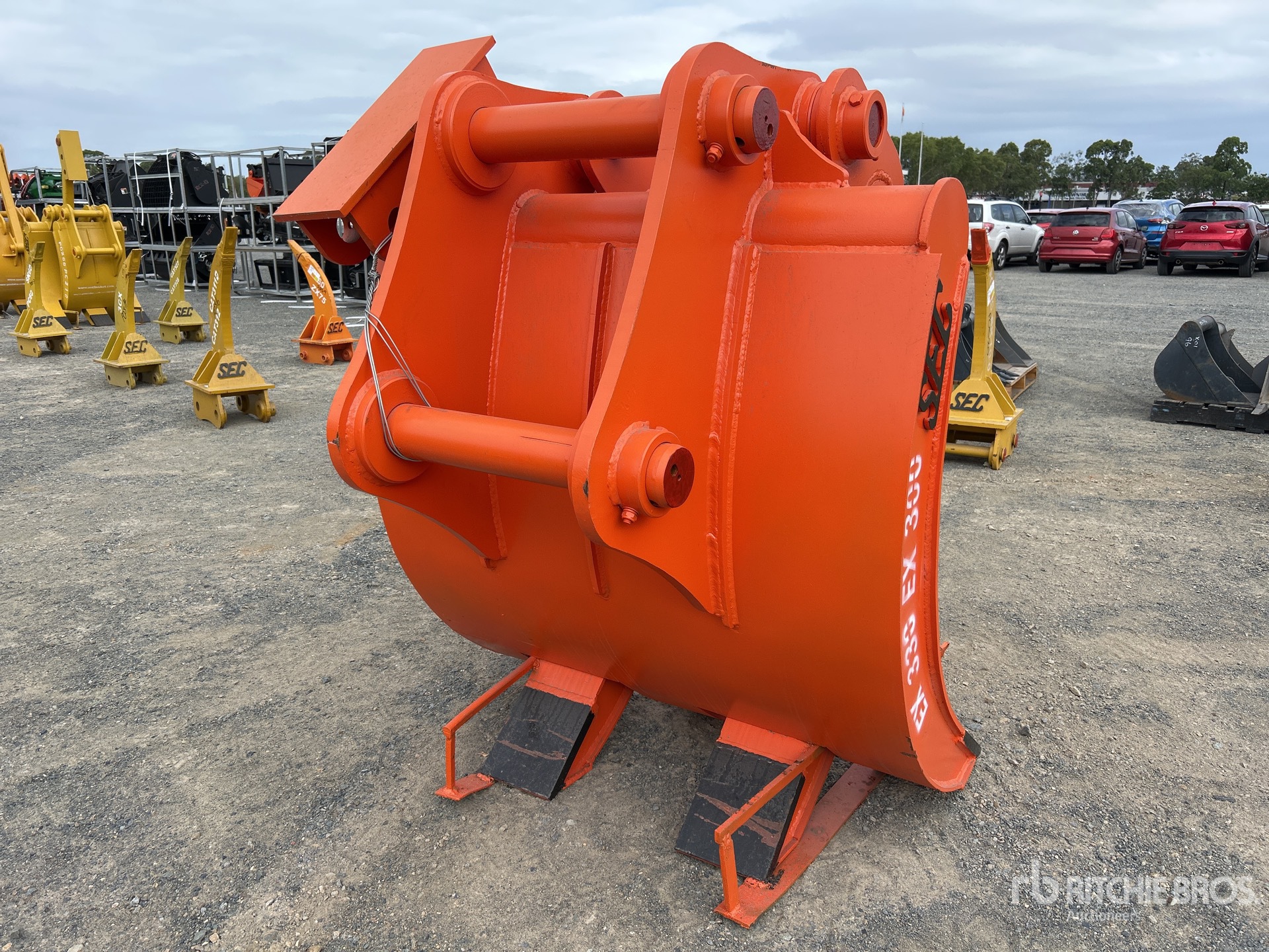 General Appearance with Picture, Right Rear Corner