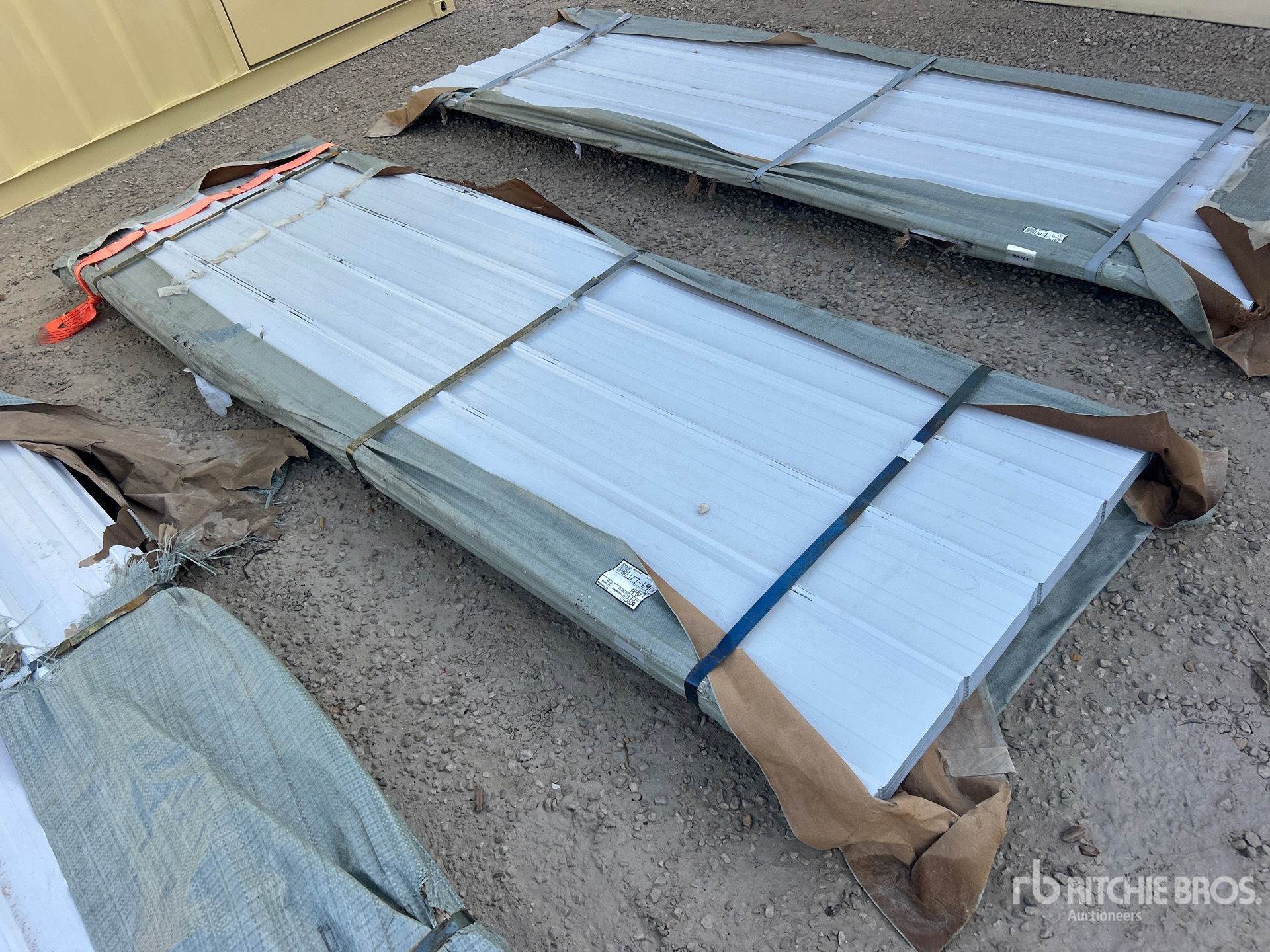 General Appearance with Bild, Ecke vorne links