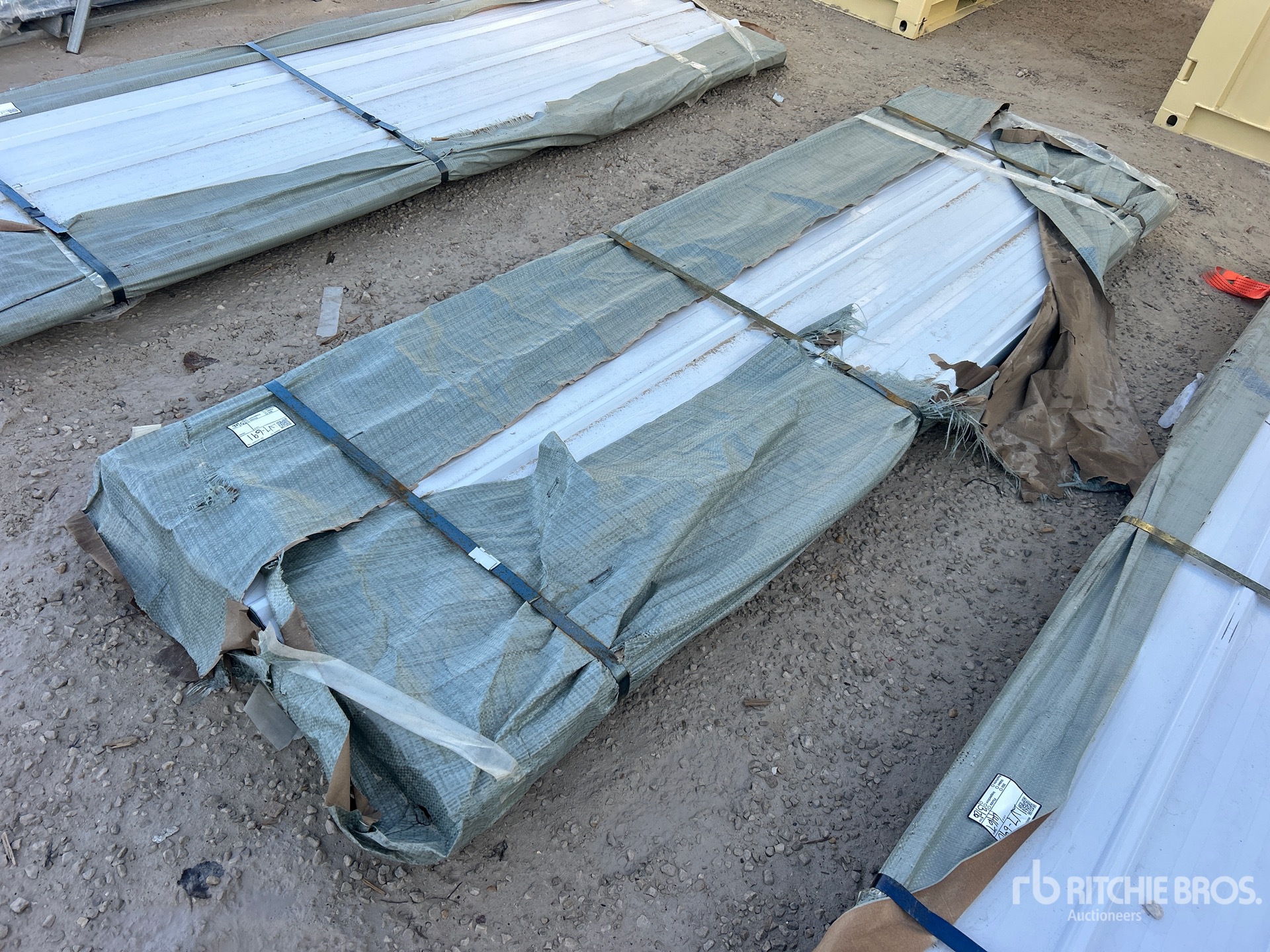 General Appearance with Bild, Ecke hinten links