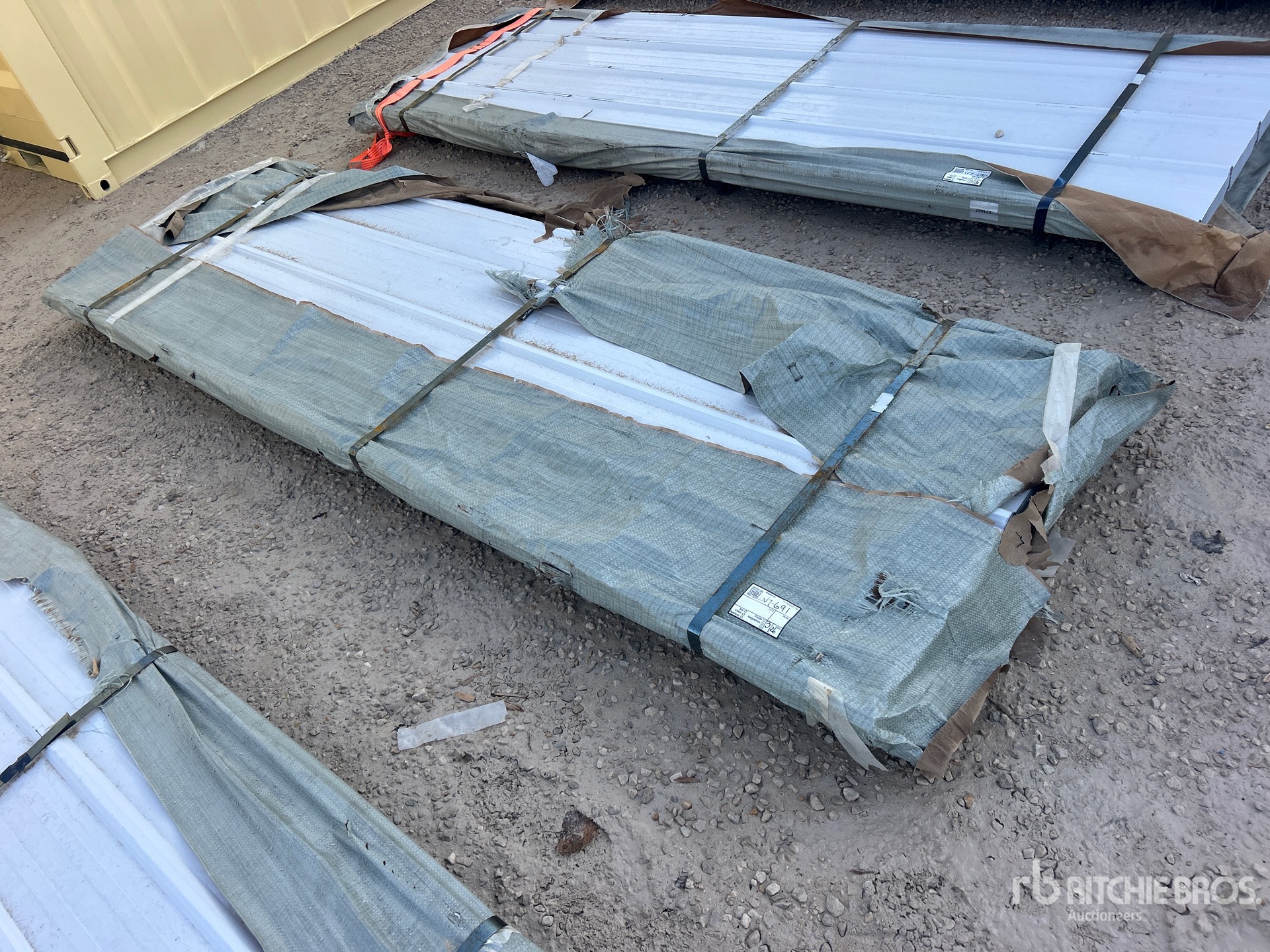 General Appearance with Bild, Ecke vorne links