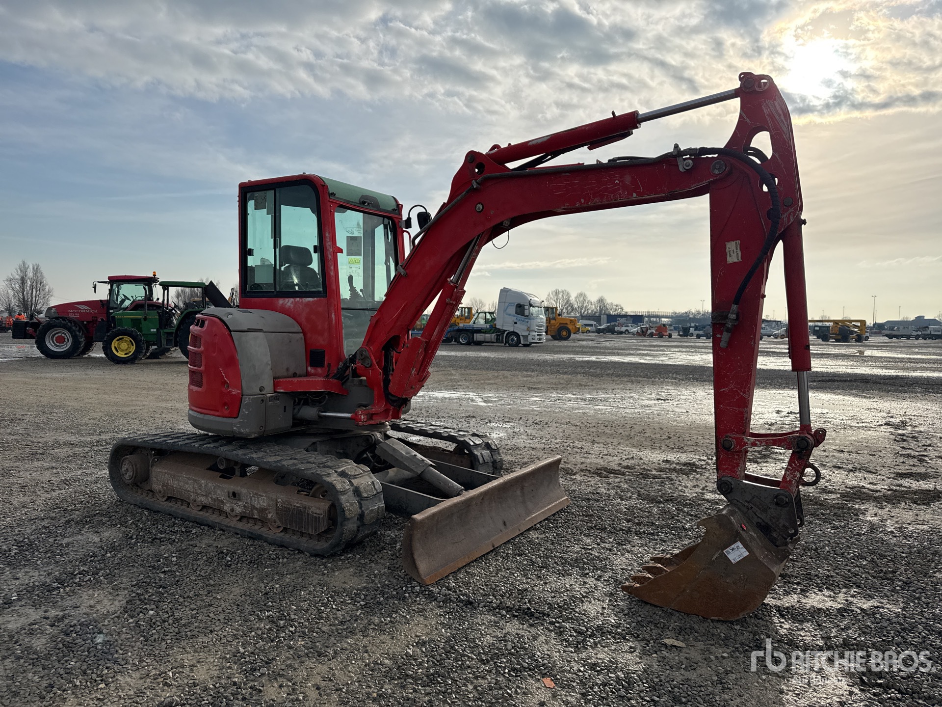 General Appearance with Bild, Ecke vorne rechts