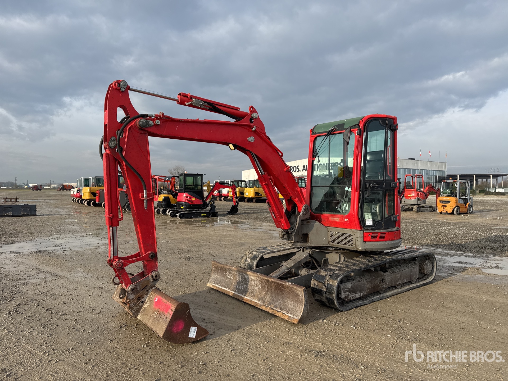 General Appearance with Bild, Ecke vorne links