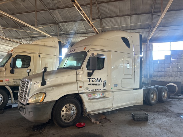 2014 Freightliner Cascadia 125 6x4 T/A Sleeper Truck Tractor (Inoperable)