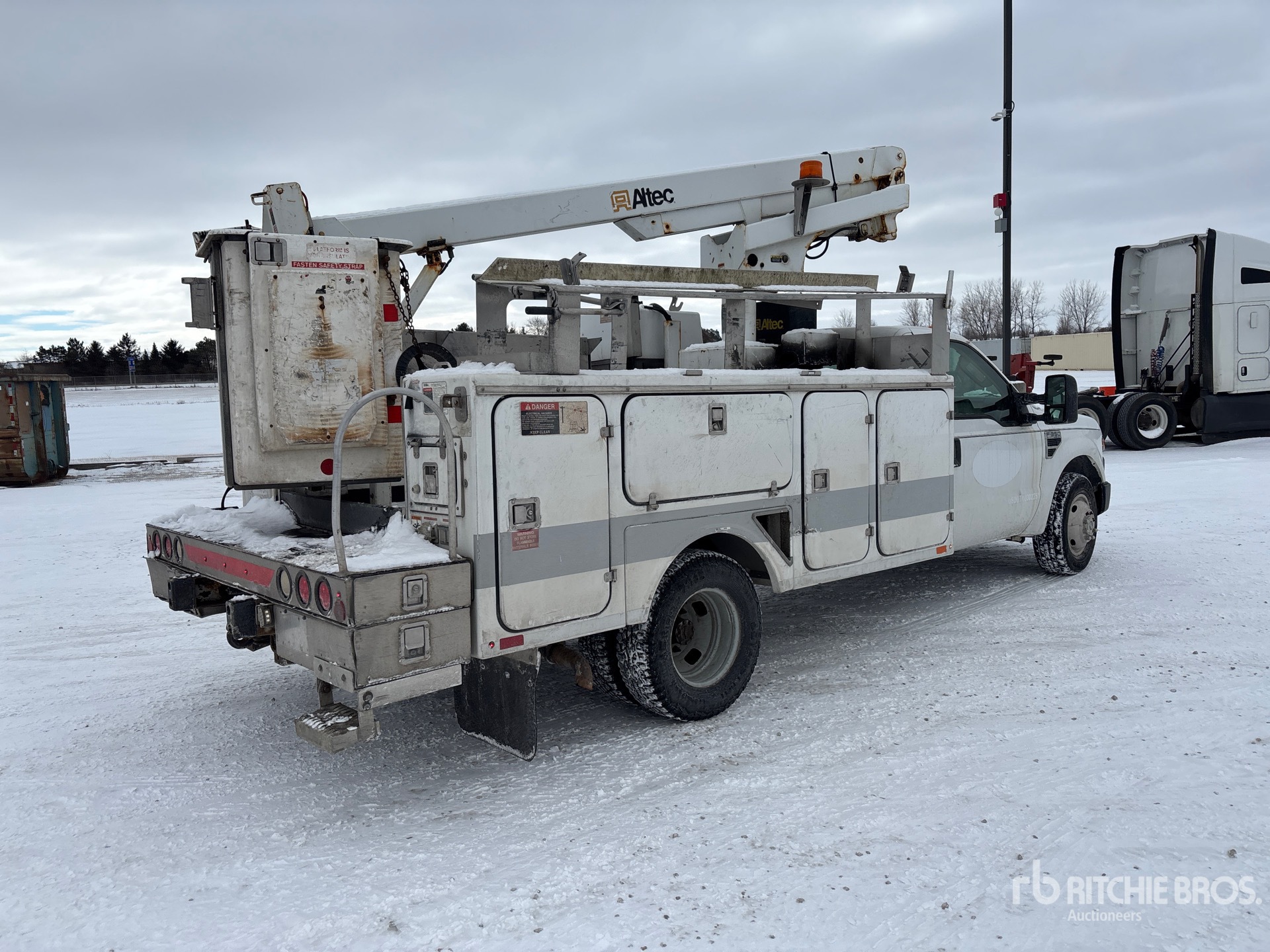 Aspect général with Image, coin arrière droit