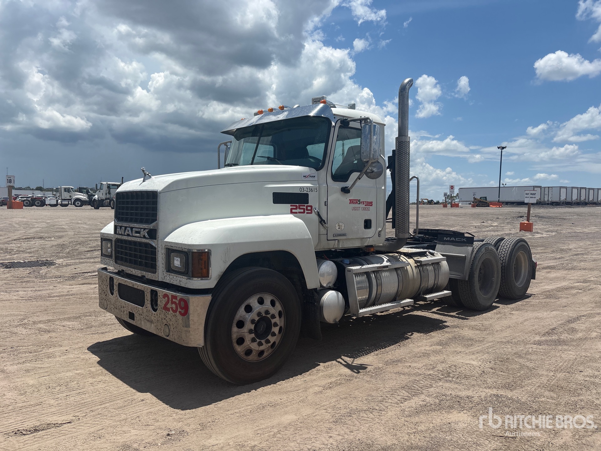Photo of a 2023 Mack PI64T PINNACLE