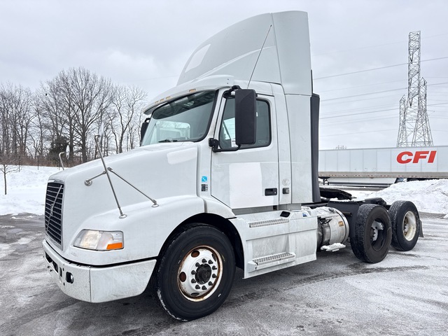 2018 Volvo VNM64T 200 6x4 T/A Day Cab Truck Tractor