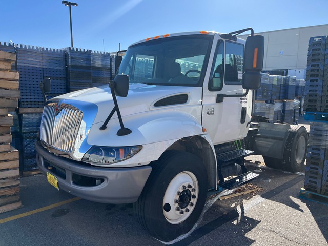 2004 International 4400 S/A Day Cab Truck Tractor