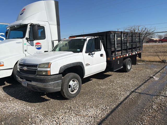 2005 Chevrolet 3500 4x2 Flatbed Truck (Inoperable)