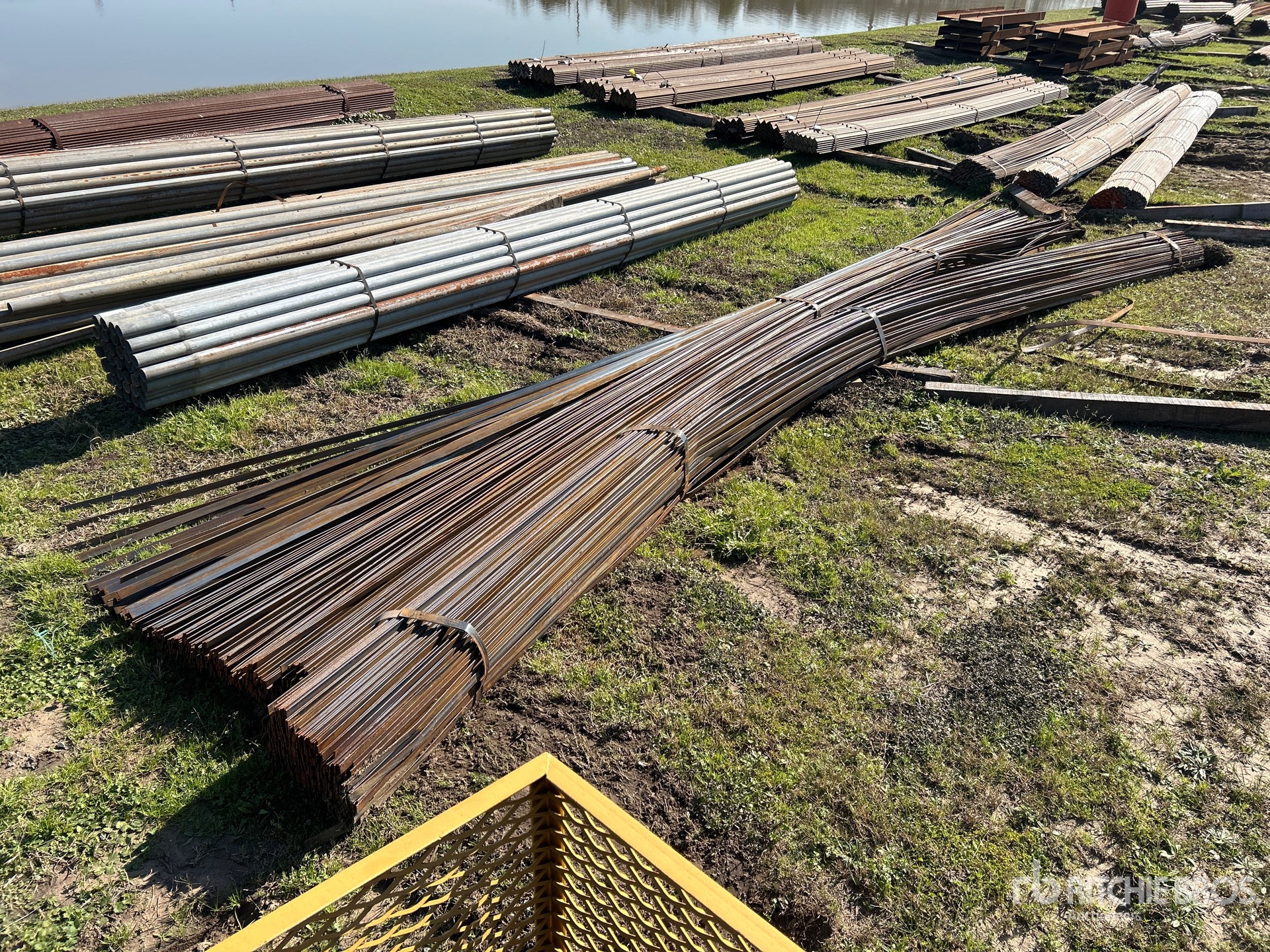 General Appearance with Bild, Ecke vorne rechts