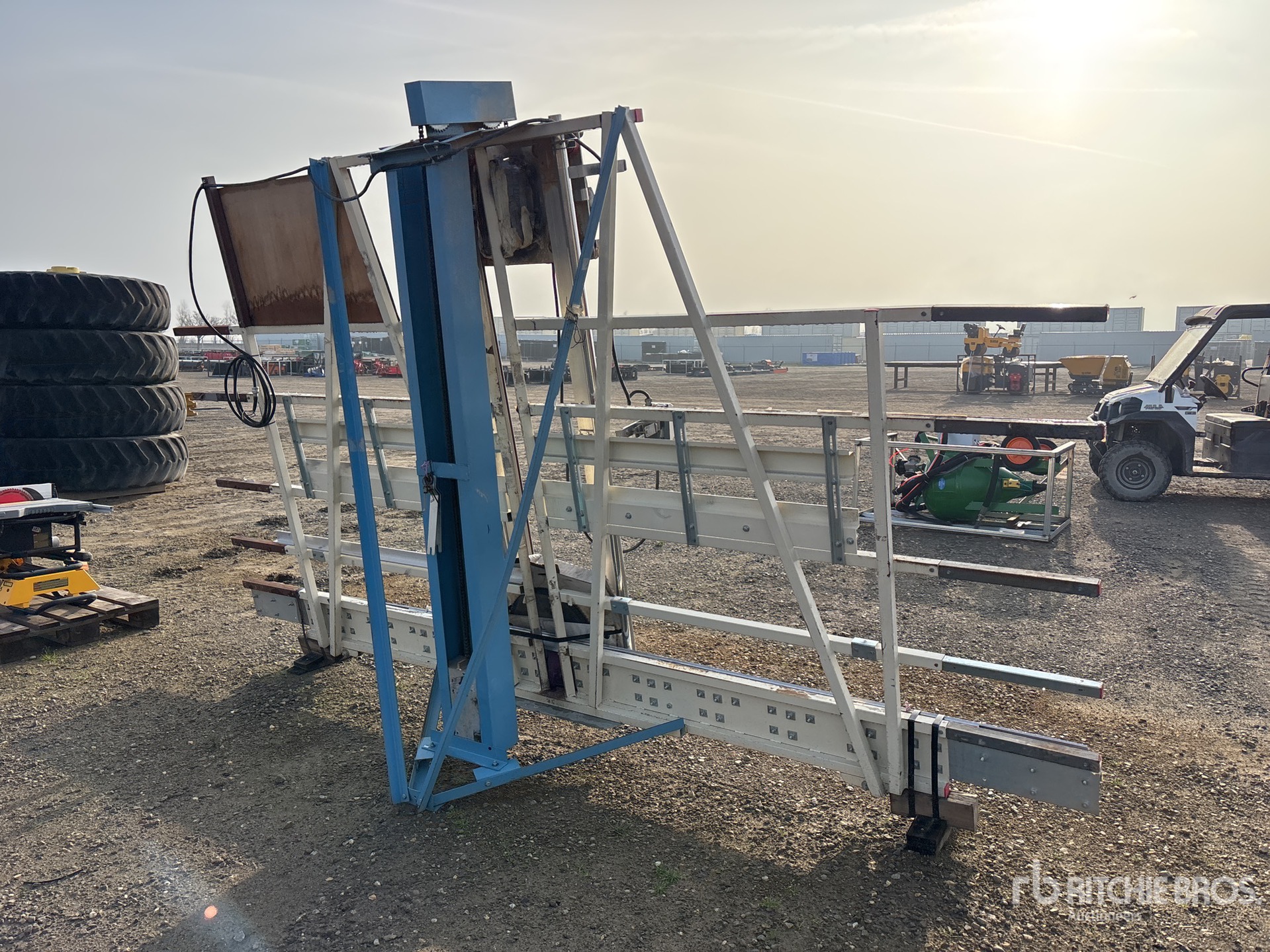 General Appearance with Foto, angolo anteriore sinistro