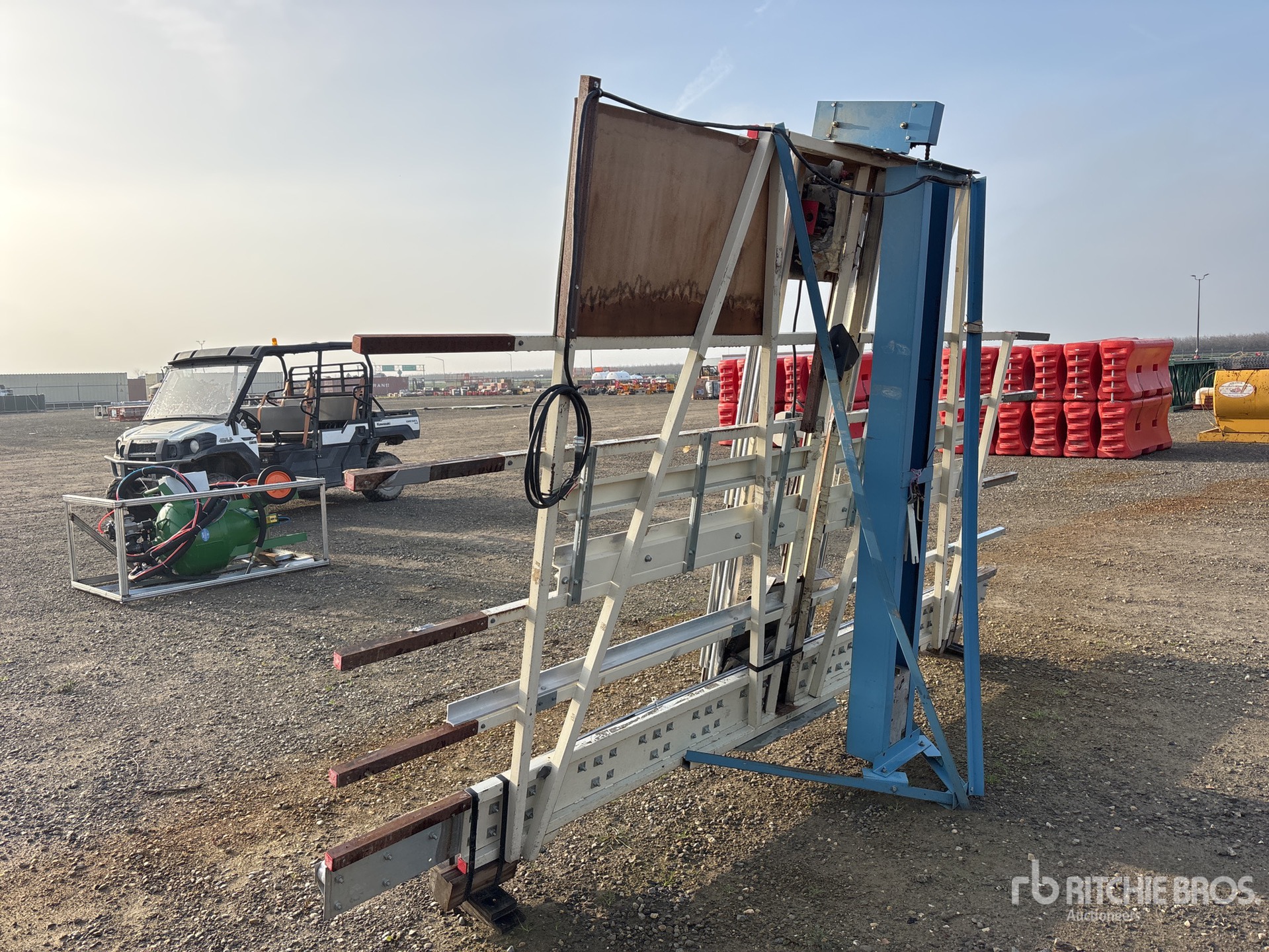 General Appearance with Foto, angolo posteriore sinistro