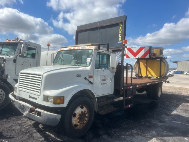 2001 International 4700 4x2 Attenuator Truck
