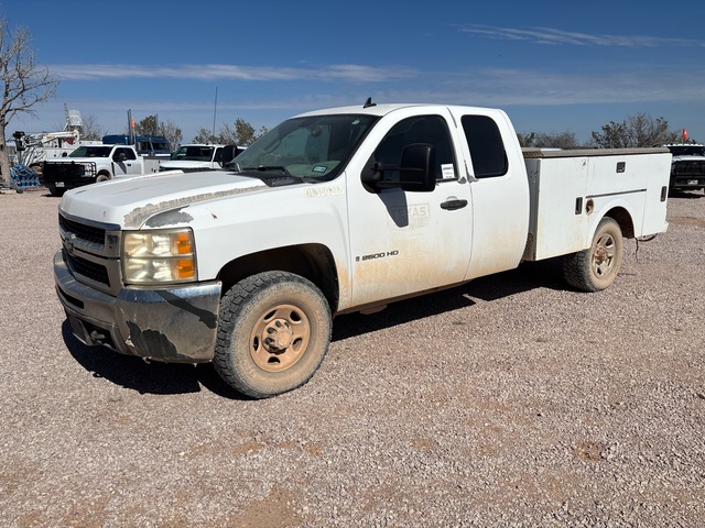 2009 Chevrolet Silverado 2500 4x2 Extended Cab Utility Truck