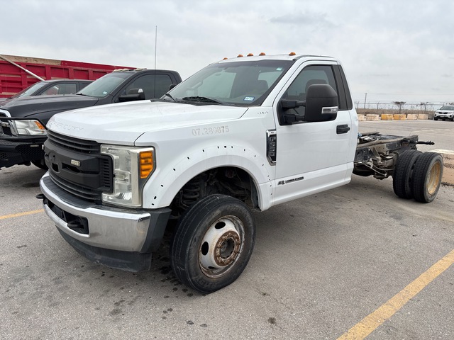 2017 Ford F-550 XL 4x4 Cab and Chassis (Inoperable) 2017 Ford F-550 XL 4x4 Cab and Chassis (Inoperable)